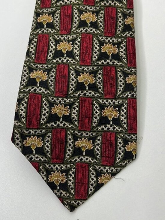 𝅺Ermenegildo Zegna Red & Black Geometric 100% Silk Tie - Picture 7 of 8